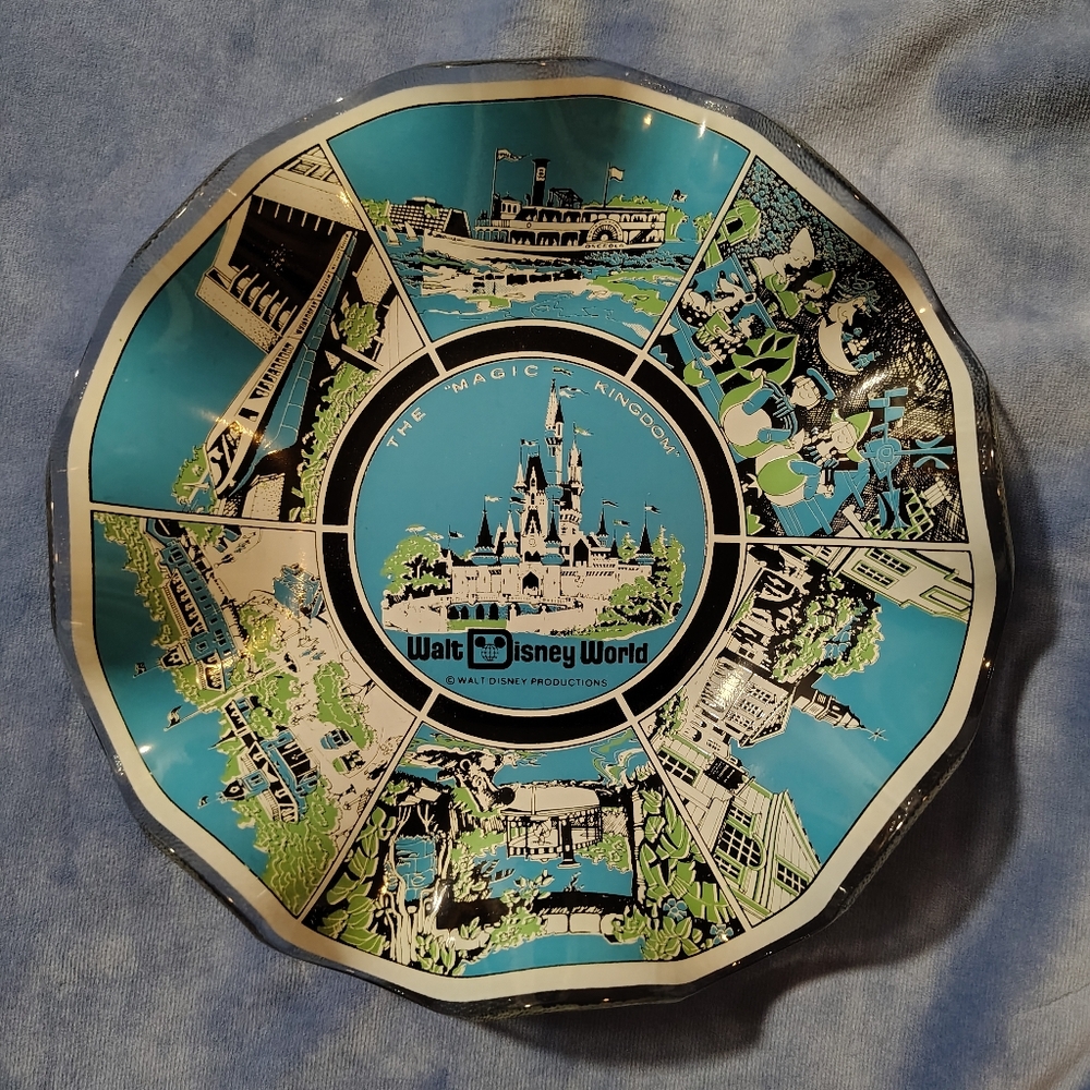 Vintage 1970s Walt Disney World The Magic Kingdom 7" Souvenier Glass Dish
